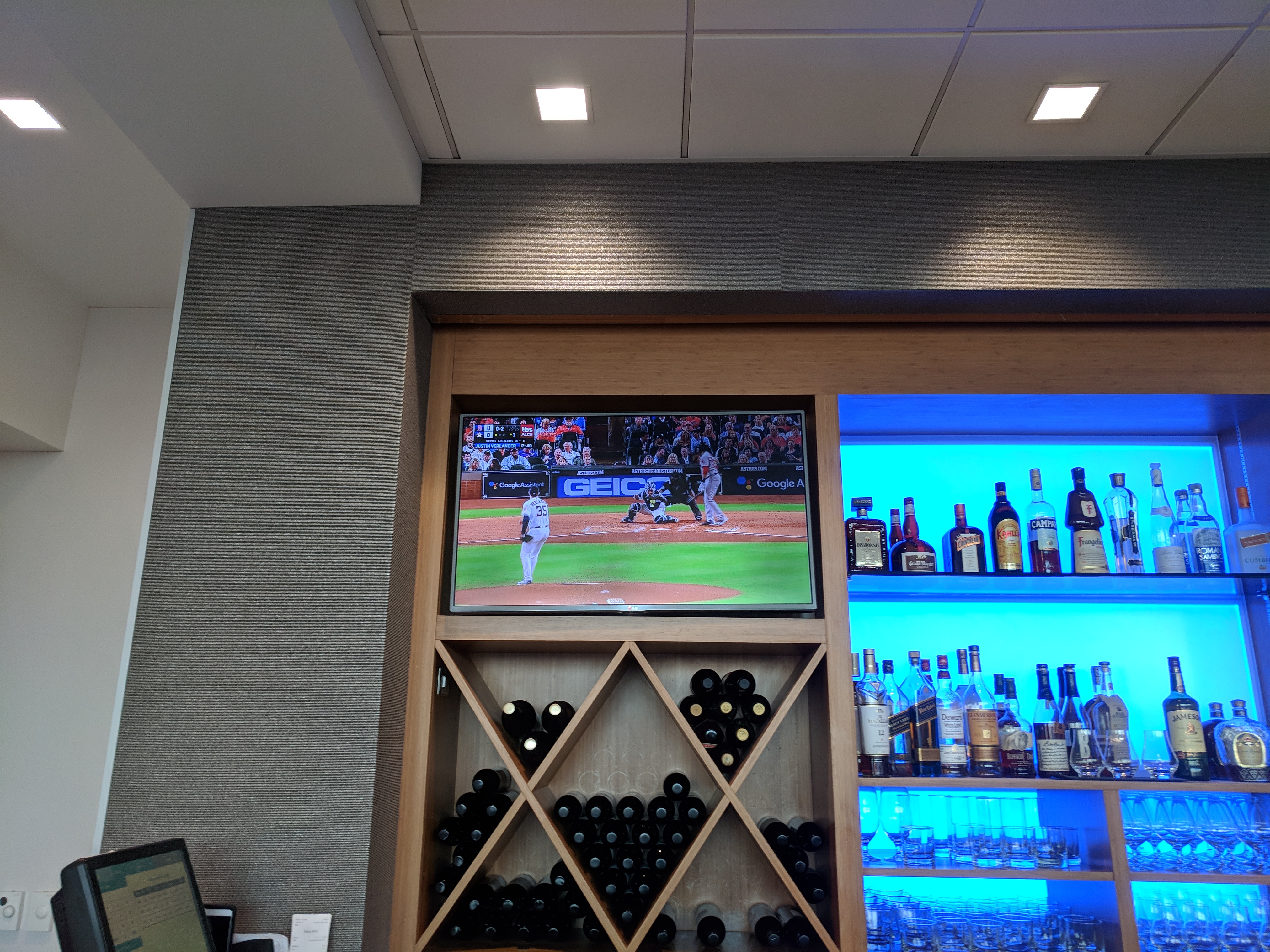 sox-delta-lounge